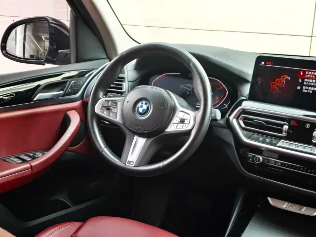BMW iX3 — Фото автомобиля 14