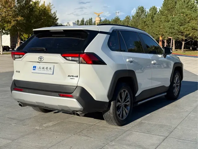 Toyota RAV4 — Фото автомобиля 9