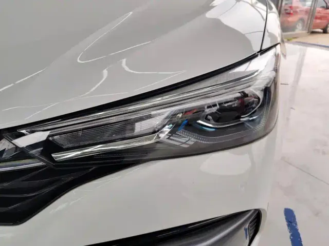 Roewe i5 — Фото автомобиля 5