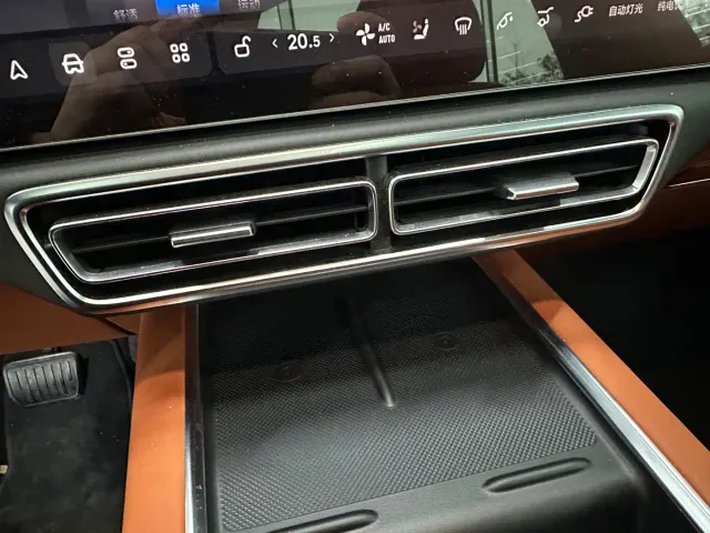 Li Auto L7 — Фото автомобиля 12