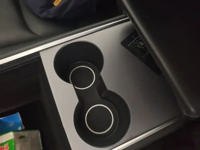 Tesla Model Y — Фото автомобиля 8