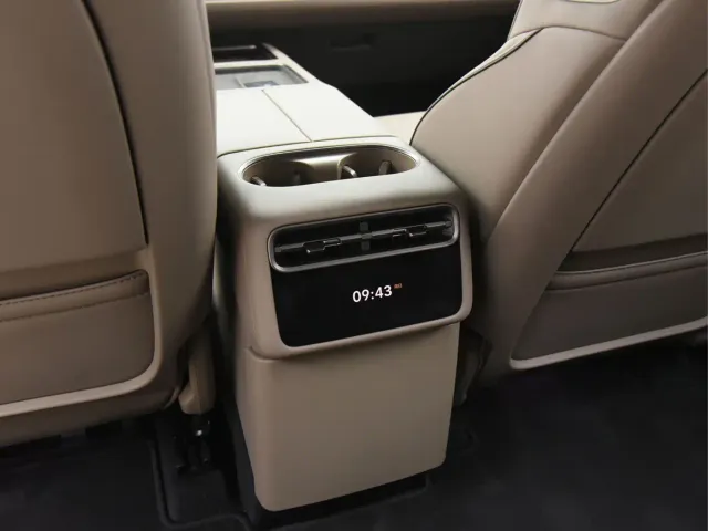 Li Auto L8 — Фото автомобиля 27