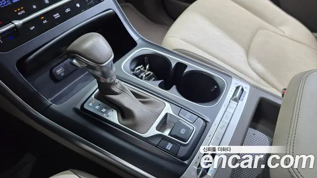 Kia Canival Carnival 4 поколение Дизель 9 мест Prestige — Фото автомобиля 9