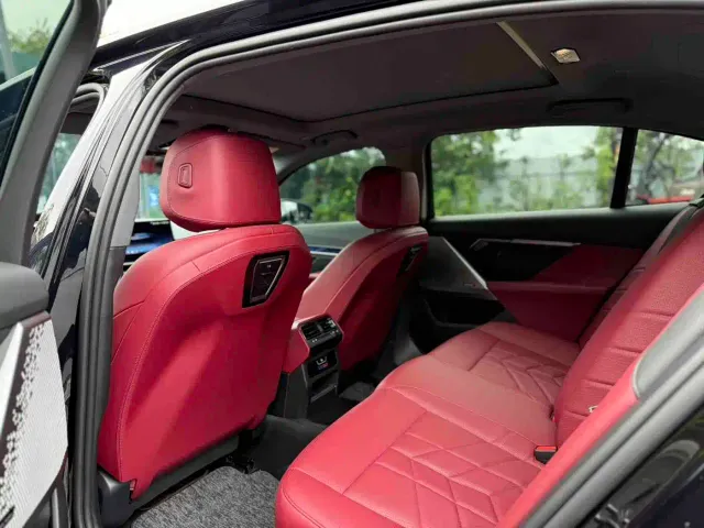 BMW 5 Series — Фото автомобиля 9