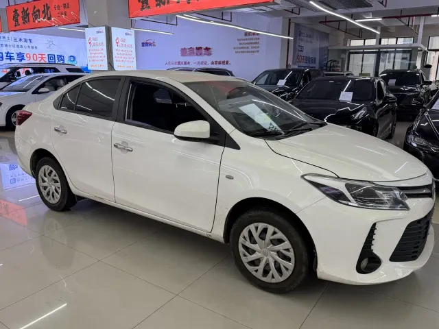 Toyota Vios — Фото автомобиля 3