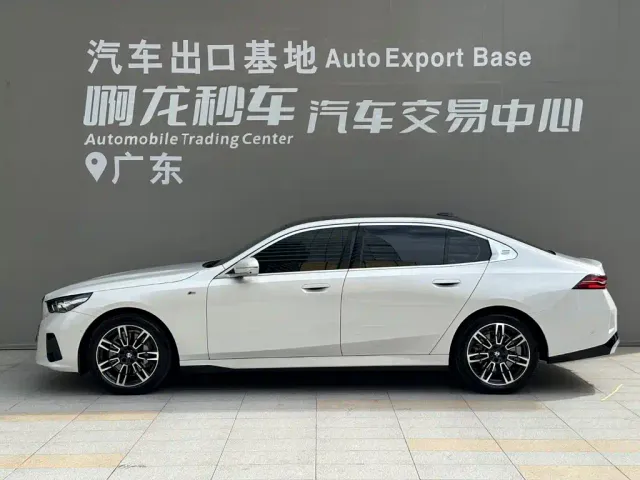 BMW 5 Series — Фото автомобиля 3