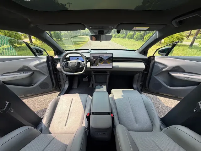 Lynk & Co Z20 — Фото автомобиля 27