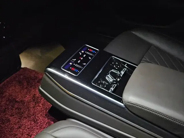 Audi Audi A8 2022 A8L 50 TFSI quattro Comfort Collector's Edition — Фото автомобиля 16