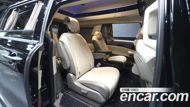 Kia Carnival Generation 4 — Фото автомобиля 16