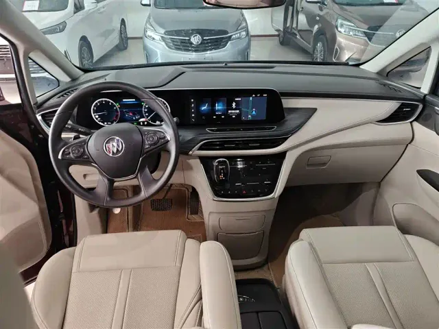 Buick GL8 — Фото автомобиля 9