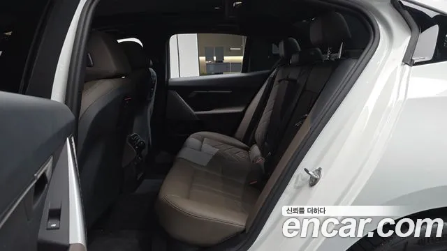 BMW 5 Series G60 — Фото автомобиля 17