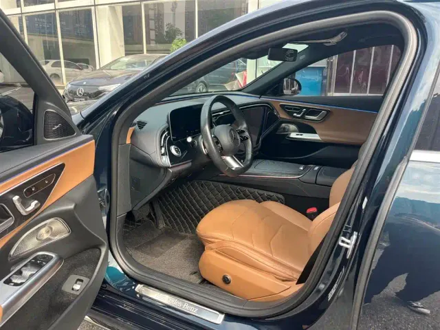 Mercedes-Benz E-Class — Фото автомобиля 14