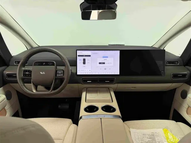 Li Auto MEGA — Фото автомобиля 9