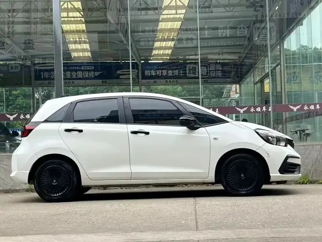 Honda Fit — Фото автомобиля 7