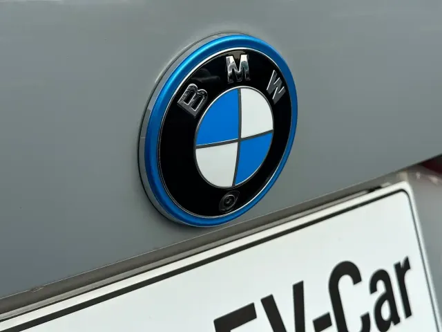 BMW i4 — Фото автомобиля 16