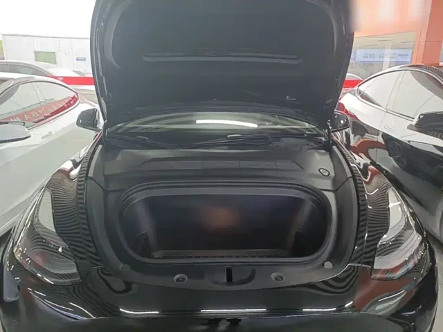 Tesla Model Y — Фото автомобиля 19