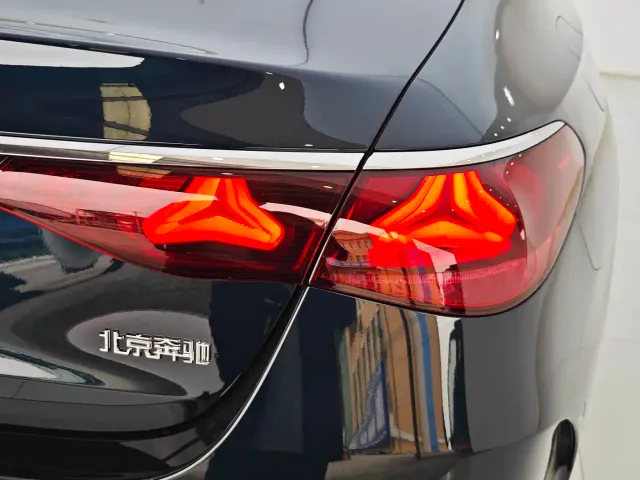 Mercedes-Benz E-Class — Фото автомобиля 16