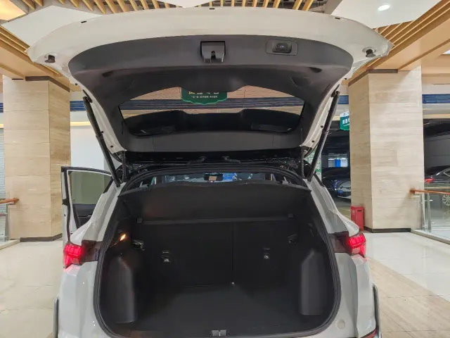 Geely Binyue — Фото автомобиля 12