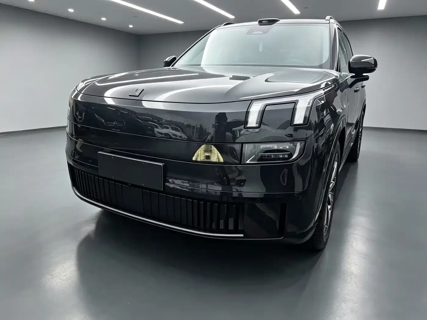 Фотография автомобиля — Lynk & Co 900