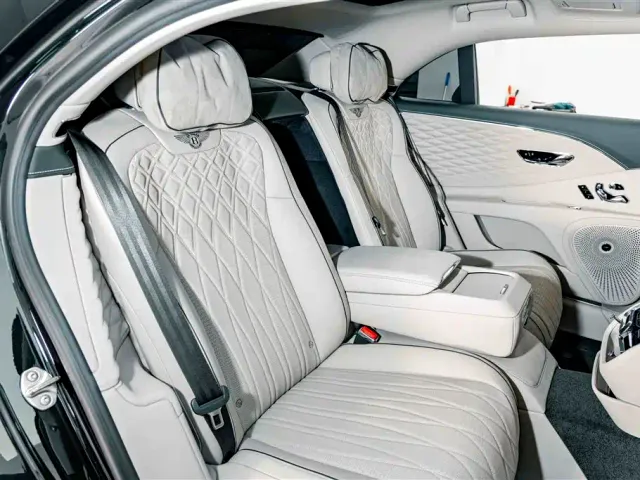 Bentley Flying Spur — Фото автомобиля 25