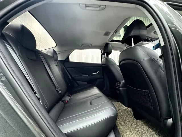 Hyundai Elantra — Фото автомобиля 12
