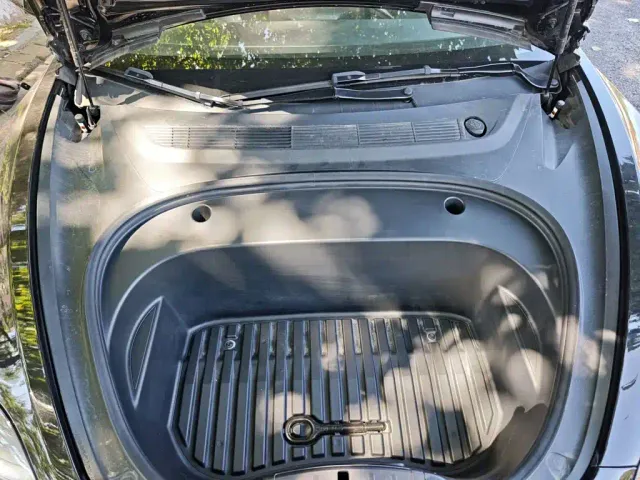 Tesla Model 3 — Фото автомобиля 15