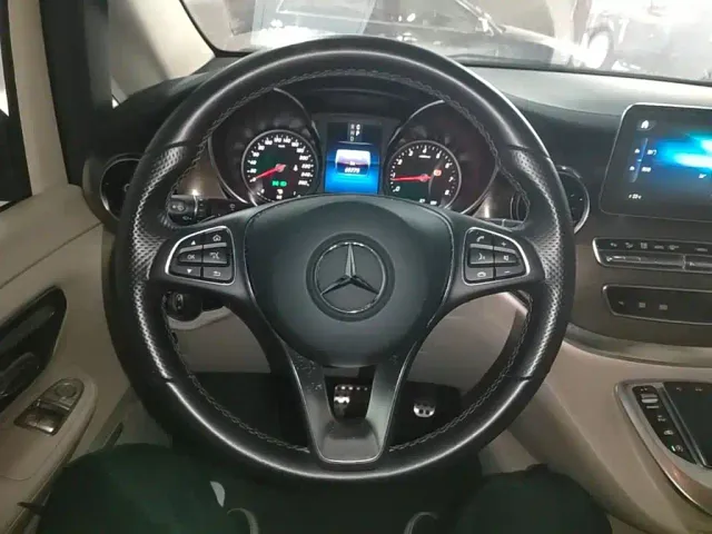 Mercedes-Benz V-Class — Фото автомобиля 16