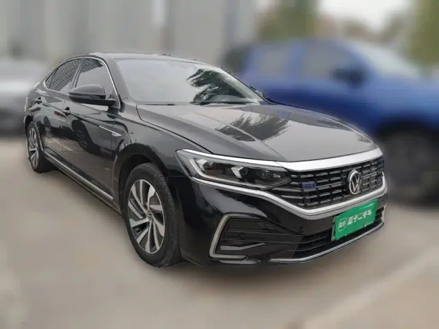 Volkswagen Passat — Фото автомобиля 3