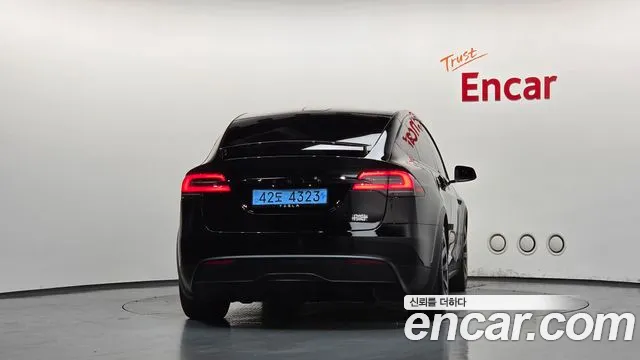 Tesla Model X — Фото автомобиля 4