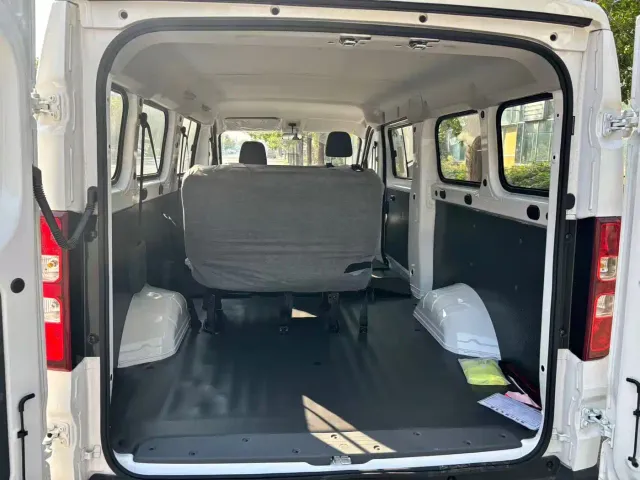 Wuling Yangguang — Фото автомобиля 6