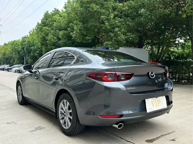 Mazda Axela — Фото автомобиля 13