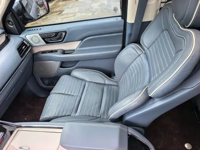 Lincoln Navigator — Фото автомобиля 14
