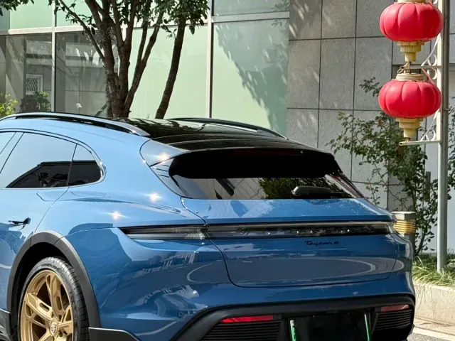 Porsche Taycan — Фото автомобиля 7
