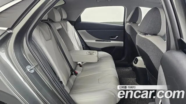 Hyundai AVANTE Inspiration — Фото автомобиля 12