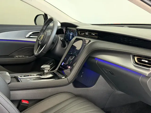 Hongqi H5 — Фото автомобиля 12