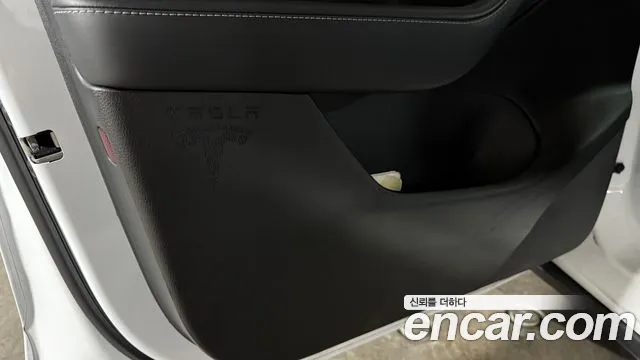 Tesla Model Y — Фото автомобиля 8