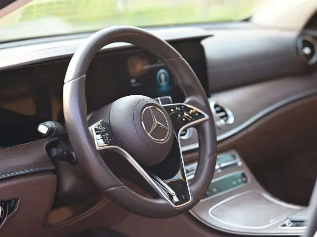Mercedes-Benz E-Class — Фото автомобиля 7