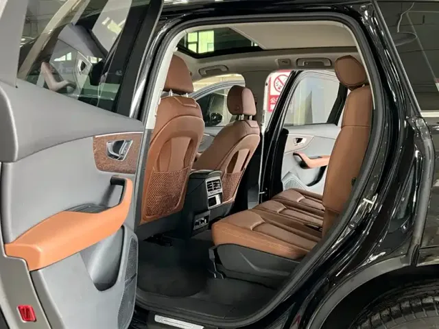 Audi Q7 — Фото автомобиля 21