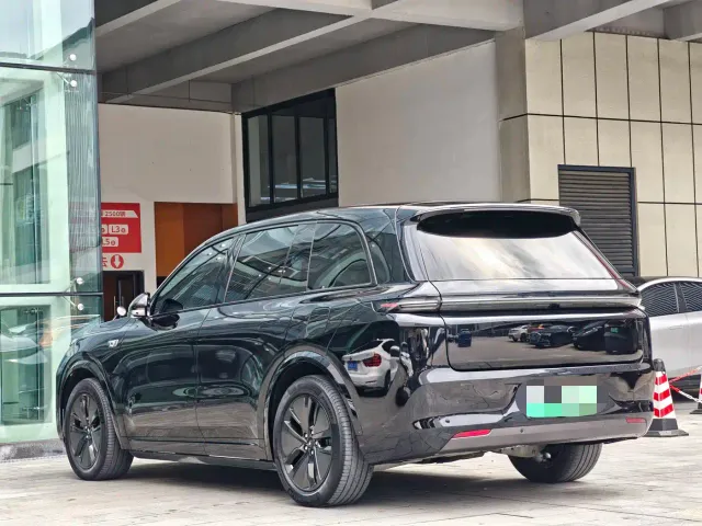 Li Auto L8 — Фото автомобиля 21