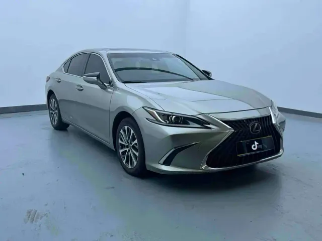 Lexus ES — Фото автомобиля 3