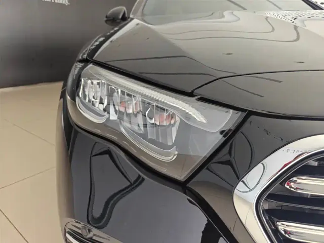 Mercedes-Benz E-Class — Фото автомобиля 4
