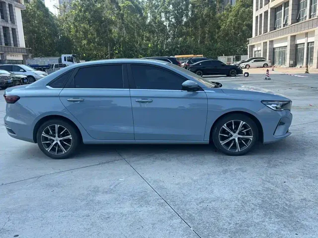 Geely Emgrand — Фото автомобиля 12