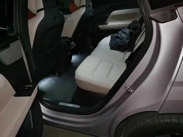 Volvo XC70 Plug-in Hybrid — Фото автомобиля 18