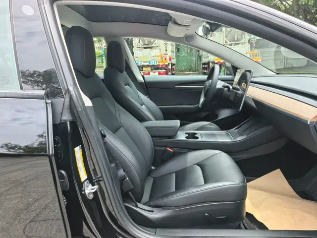 Tesla Model 3 — Фото автомобиля 11