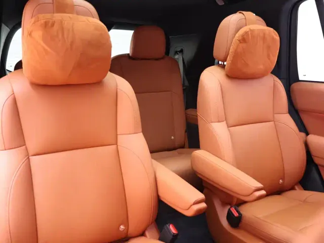 Li Auto L8 — Фото автомобиля 23