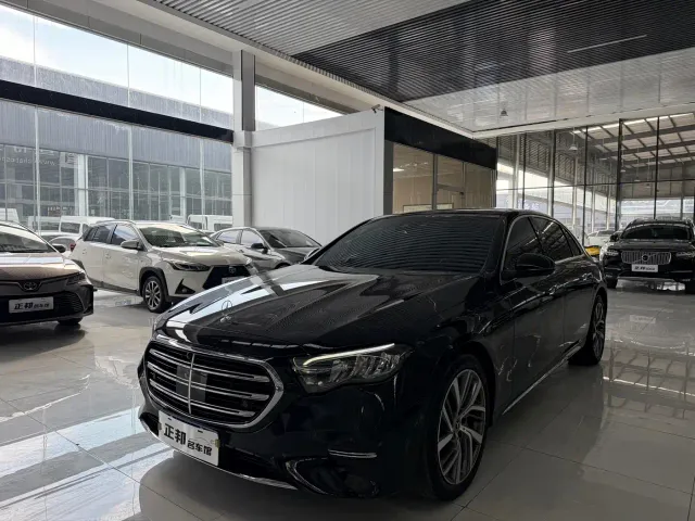 Фотография автомобиля — Mercedes-Benz E-Class