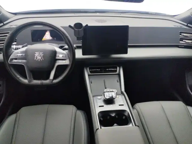 BYD Qin L — Фото автомобиля 12