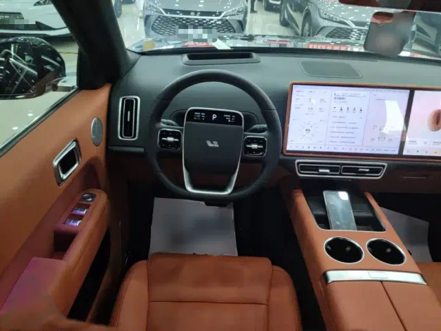 Li Auto L8 — Фото автомобиля 10