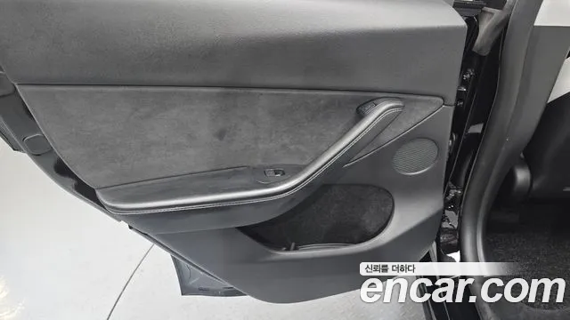 Tesla Model Y — Фото автомобиля 14