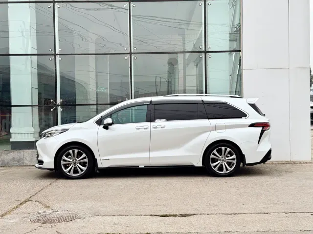 Toyota Sienna — Фото автомобиля 8